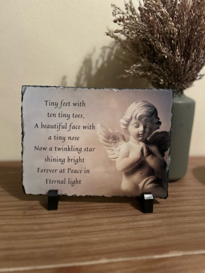 Baby Memorial Slate - Baby memorial slate in neutral, blue or pink 

20cm x 14cm 

Comes boxed with plastic stand for display