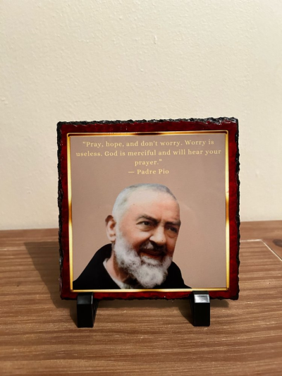 Padre Pio - Red Border - A picture slate with images comes with two plastic stands for display

Slate size 15 x 15