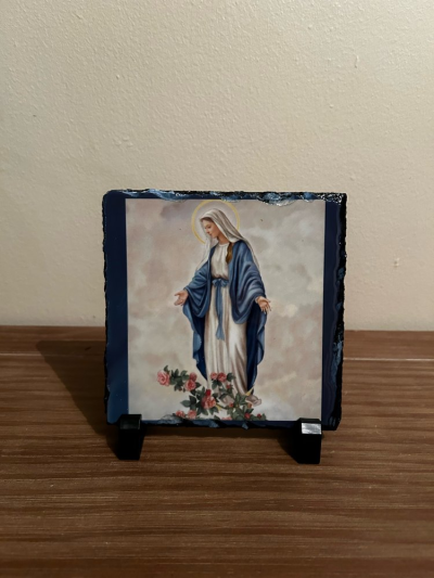 Our Lady - A picture slate with images comes with two plastic stands for display

Slate size 15 x 15